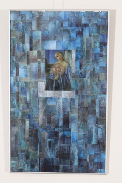 Urve Küttner. Ettekuulutus. 2017. Ehteinstallatsioon. Paul Delvaux’ maali fragmendi reproduktsioon, hõbe, helmed, kollaaž.