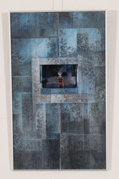 Urve Küttner. Magav Veenus. 2010. Reprodetail Giorgione maalist “Magav Veenus” (1509). J. Paul Gaultier' parfüümipudelile modelleeritud hõbemaskis pea, joonistus, paljundus, värvipliiats.                                                                                                                                                                                                                                                                                                                                                                                                              us” (1509). J. Paul Gaultier' parfüümipudelile modelleeritud hõbemaskis pea, joonistus, paljundus, värvipliiats.