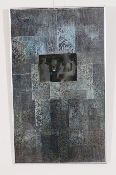 Urve Küttner. Olümpia. 2010. Reprodetail E. Manet' maalist “Olümpia” (1863). J. Paul Gaultier' parfüümipudelile modelleeritud hõbemaskis pea, joonistus, paljundus, värvipliiats.