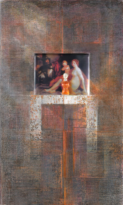 Urve Küttner. Veenus, Amor ja Marss. 2010. Reprodetail Guercino maalist “Veenus, Amor ja Marss” (1633). J. Paul Gaultier' parfüümipudelile modelleeritud hõbemaskis pea, joonistus, paljundus, värvipliiats