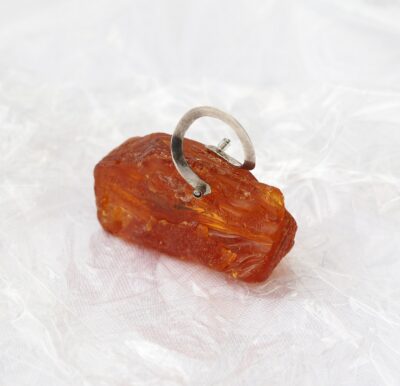 Urve Küttner. Inklusioon. Merevaik.