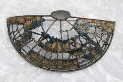 Urve Küttner. Hõbedast rinnanõelakenemailtehnikas.1989