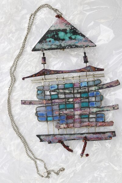 Urve Küttner. Uushõbedast kaelaehe akenemailtehnikas, 1989.