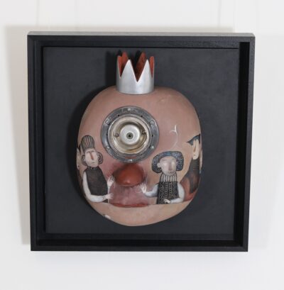 Jüri Mildeberg. Kuningas, 2025. Autoritehnika. 40 x 40 x 16 cm.