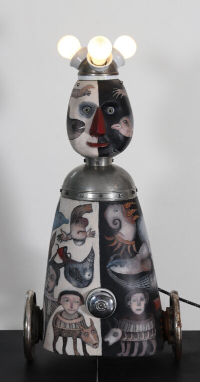 Jüri Mildeberg. Öö ja päev. 2026. Helendav objekt. Autoritehnika. 65 x 33 x 33 cm.